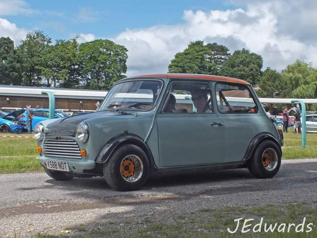 Wheels/Arches: – Peter's Mini